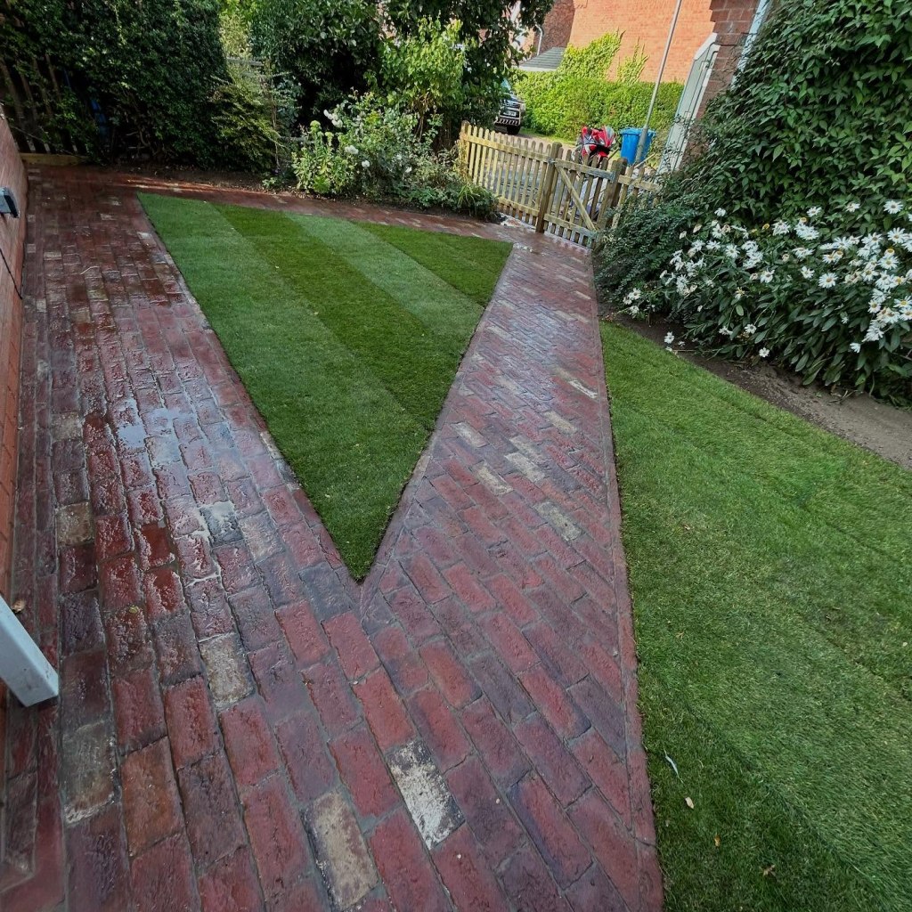 Creating a cottage style with&nbsp;paving